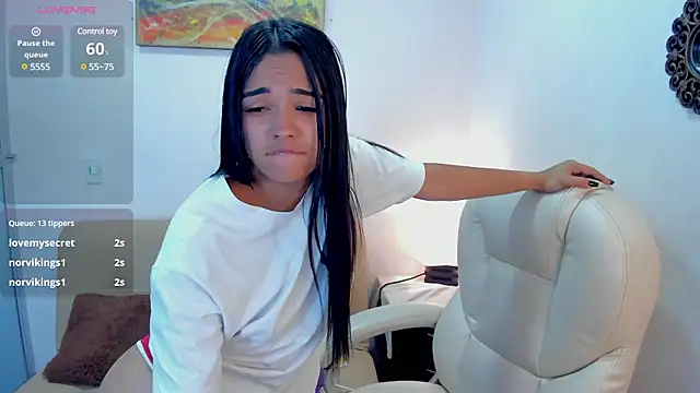 Snapshot of michellemontoya- chatting on 02-10-25, 06:56 michellemontoya- online show from 02-10-25, 06:56