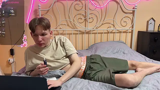 gay boyss online show from 03-18-25, 06:15
