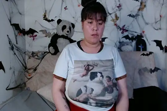 Snapshot of LennaTurnerr chatting on 10-12-25, 12:20 LennaTurnerr online show from 10-12-25, 12:20