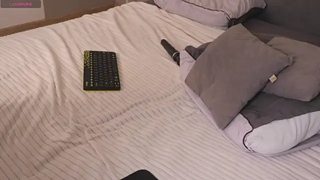 Victoria Thomsons1 online show from 04-16-26, 02:40