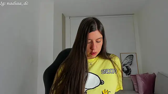 Snapshot of Nadiaa_ chatting on 02-01-25, 04:24 Nadiaa online show from 02-01-25, 04:24