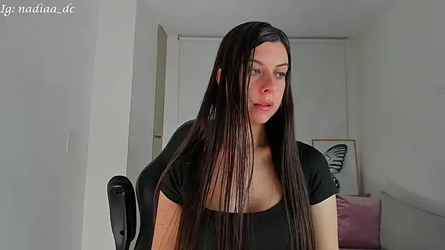 Snapshot of Nadiaa_ chatting on 02-02-25, 11:53 Nadiaa online show from 02-02-25, 11:53