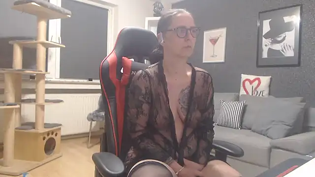 Snapshot of EiskalterEngel74 chatting on 01-24-25, 04:39 EiskalterEngel74 online show from 01-24-25, 04:39