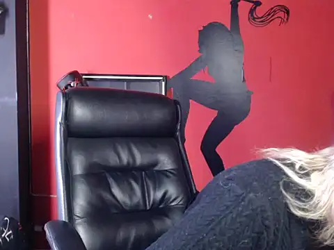 KLOE PIELL online show from 04-25-26, 03:53