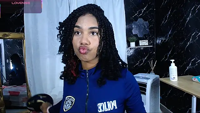 Hillary queen online show from 10-31-25, 06:09