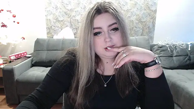 Snapshot of TiffaniYW chatting on 12-29-24, 08:26 TiffaniYW online show from 12-29-24, 08:26