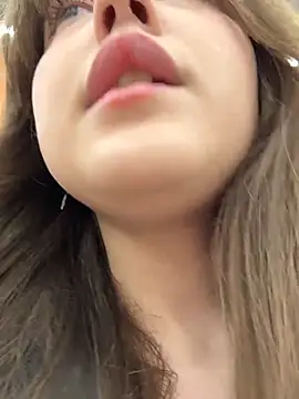 Snapshot of Peachy_Dream chatting on 10-13-25, 06:08 Peachy Dream online show from 10-13-25, 06:08