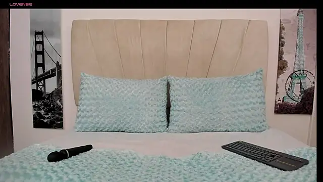 Snapshot of MartinaWestt chatting on 01-16-25, 07:20 MartinaWestt online show from 01-16-25, 07:20