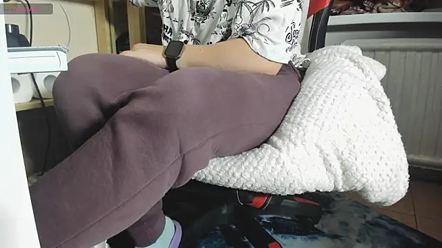 Snapshot of Queen_Sport chatting on 09-27-25, 03:00 Queen Sport online show from 09-27-25, 03:00