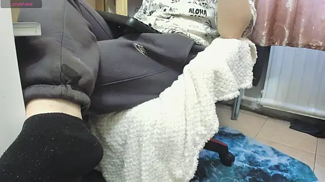 Snapshot of Queen_Sport chatting on 12-17-25, 07:47 Queen Sport online show from 12-17-25, 07:47