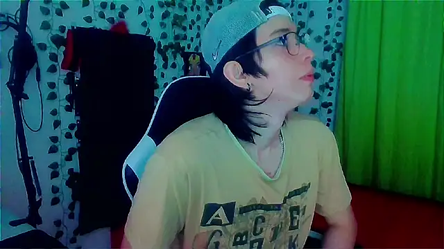 Snapshot of Andy_gray chatting on 09-28-25, 04:45 Andy gray online show from 09-28-25, 04:45