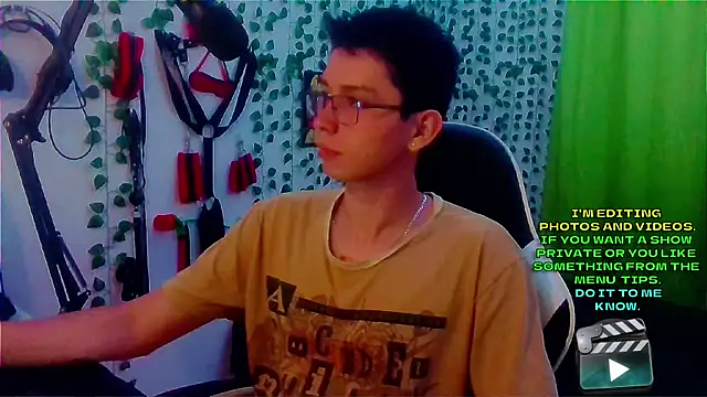 Snapshot of Andy_gray chatting on 10-22-25, 12:11 Andy gray online show from 10-22-25, 12:11