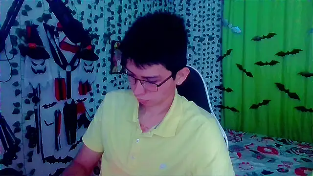 Snapshot of Andy_gray chatting on 10-30-25, 02:07 Andy gray online show from 10-30-25, 02:07