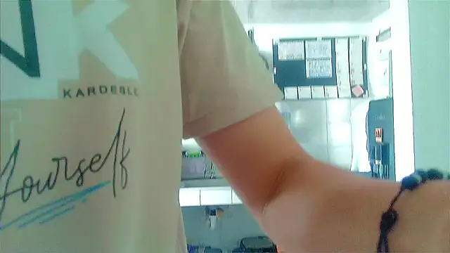 Snapshot of Andy_gray chatting on 11-04-25, 04:28 Andy gray online show from 11-04-25, 04:28