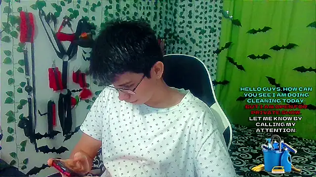 Snapshot of Andy_gray chatting on 11-08-25, 11:43 Andy gray online show from 11-08-25, 11:43