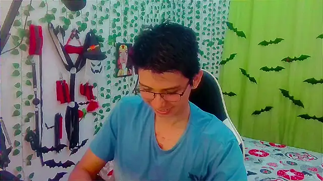 Snapshot of Andy_gray chatting on 11-09-25, 12:36 Andy gray online show from 11-09-25, 12:36