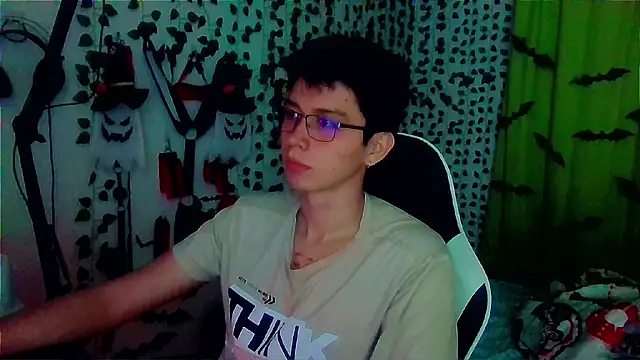 Snapshot of Andy_gray chatting on 11-15-25, 12:34 Andy gray online show from 11-15-25, 12:34