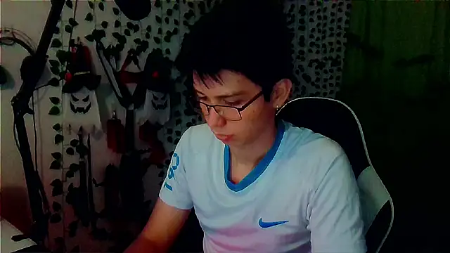 Snapshot of Andy_gray chatting on 11-17-25, 10:54 Andy gray online show from 11-17-25, 10:54