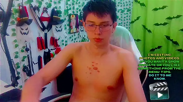 Snapshot of Andy_gray chatting on 11-17-25, 11:10 Andy gray online show from 11-17-25, 11:10