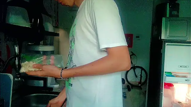 Snapshot of Andy_gray chatting on 11-27-25, 11:01 Andy gray online show from 11-27-25, 11:01