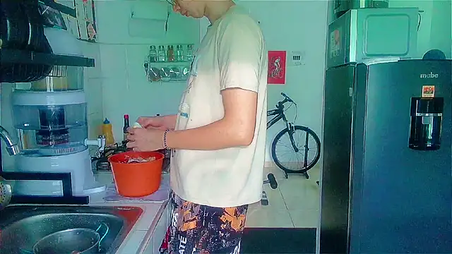 Snapshot of Andy_gray chatting on 12-04-25, 11:52 Andy gray online show from 12-04-25, 11:52