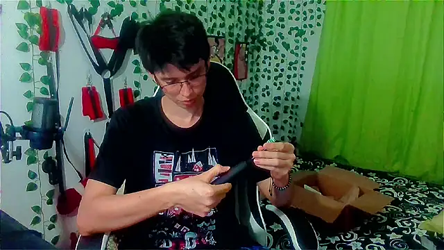 Snapshot of Andy_gray chatting on 12-04-25, 11:57 Andy gray online show from 12-04-25, 11:57