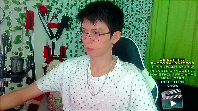 Snapshot of Andy_gray chatting on 12-14-25, 12:43 Andy gray online show from 12-14-25, 12:43