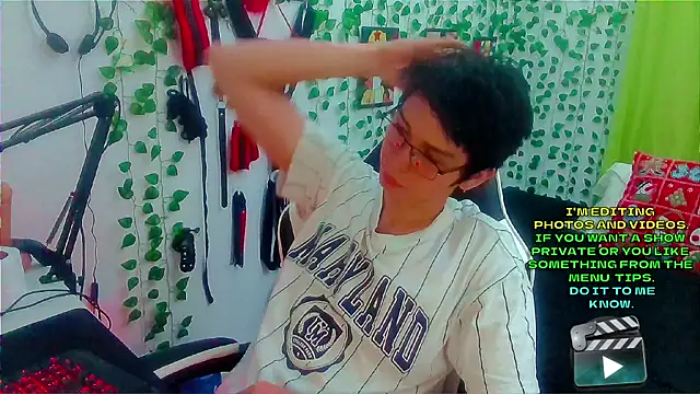 Snapshot of Andy_gray chatting on 01-14-26, 01:33 Andy gray online show from 01-14-26, 01:33