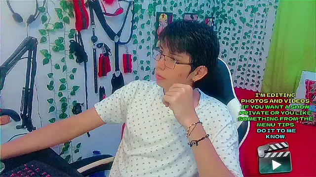 Snapshot of Andy_gray chatting on 01-18-26, 01:09 Andy gray online show from 01-18-26, 01:09