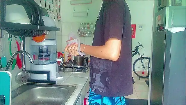 Snapshot of Andy_gray chatting on 02-11-26, 04:45 Andy gray online show from 02-11-26, 04:45