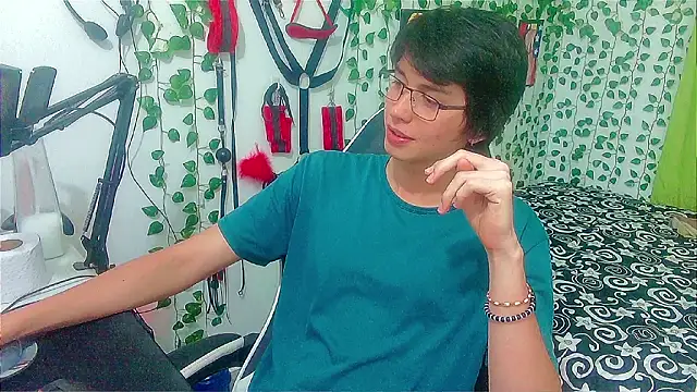 Snapshot of Andy_gray chatting on 02-22-26, 03:54 Andy gray online show from 02-22-26, 03:54