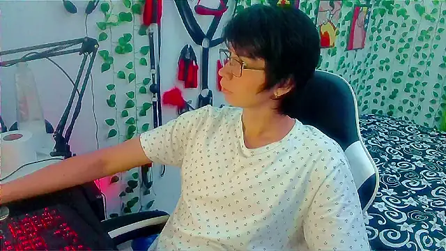 Snapshot of Andy_gray chatting on 02-25-26, 10:47 Andy gray online show from 02-25-26, 10:47