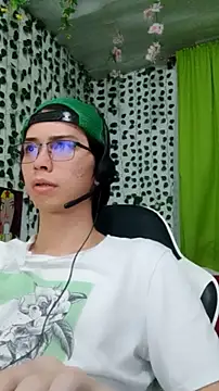 Snapshot of Andy_gray chatting on 03-05-26, 01:01 Andy gray online show from 03-05-26, 01:01