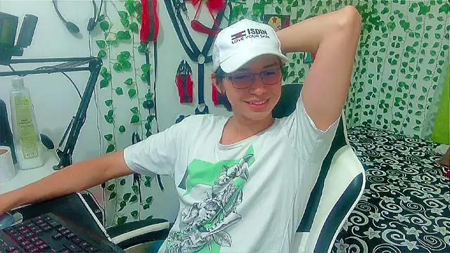 Snapshot of Andy_gray chatting on 03-15-26, 01:06 Andy gray online show from 03-15-26, 01:06