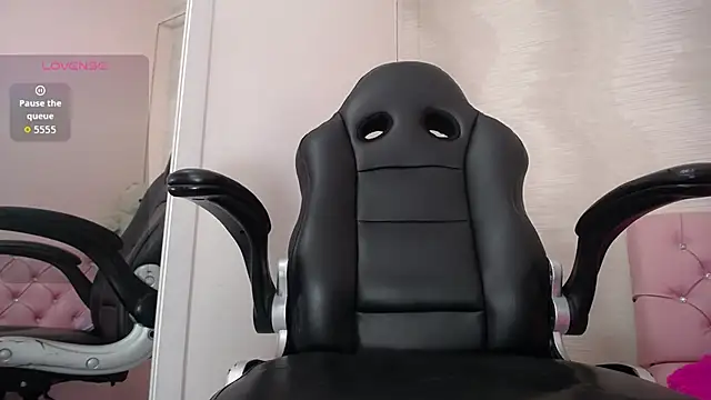 lauraguzman online show from 10-04-25, 03:15