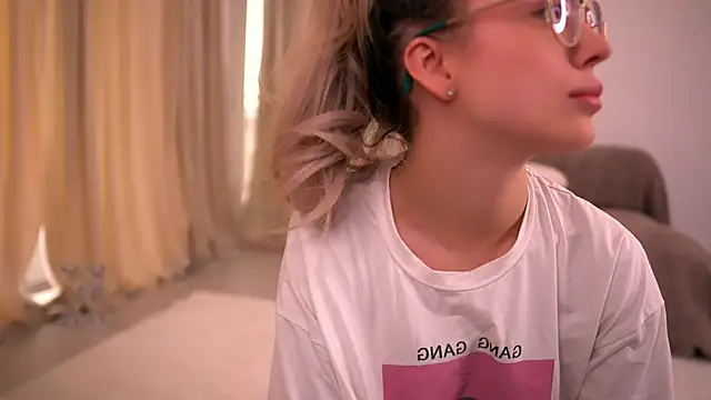 KylieJoyce online show from 04-01-26, 06:36