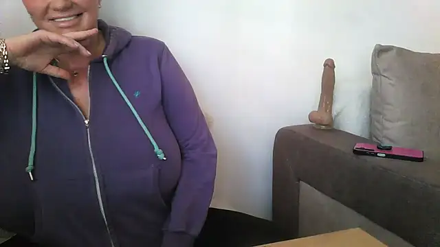 Snapshot of hotsierra4u chatting on 03-04-26, 10:32 hotsierra4u online show from 03-04-26, 10:32