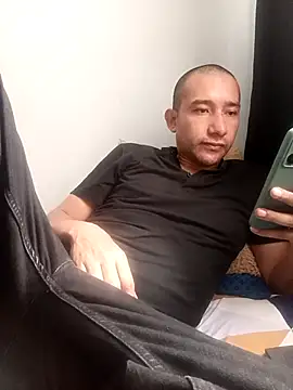 Snapshot of misterioso258 chatting on 05-12-26, 02:36 misterioso258 online show from 05-12-26, 02:36
