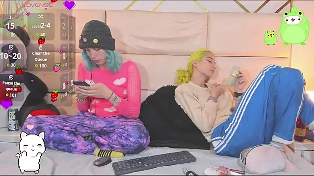 -kisa  online show from 10-23-25, 02:00