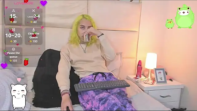 -kisa  online show from 10-24-25, 02:19