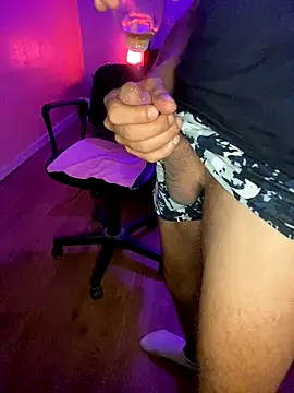 Snapshot of IMD01 chatting on 09-28-25, 04:07 IMD01 online show from 09-28-25, 04:07