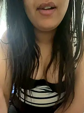 Snapshot of yassminsexy22 chatting on 12-05-24, 12:00 yassminsexy22 online show from 12-05-24, 12:00