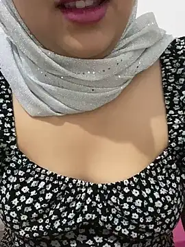 Snapshot of yassminsexy22 chatting on 01-09-25, 04:39 yassminsexy22 online show from 01-09-25, 04:39