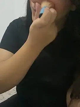 Snapshot of yassminsexy22 chatting on 09-24-25, 06:11 yassminsexy22 online show from 09-24-25, 06:11