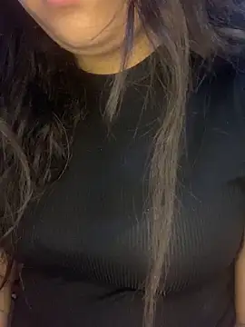 Snapshot of yassminsexy22 chatting on 12-21-25, 12:34 yassminsexy22 online show from 12-21-25, 12:34