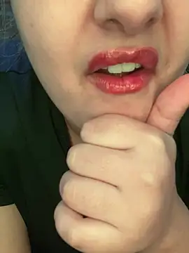 Snapshot of yassminsexy22 chatting on 02-13-26, 09:33 yassminsexy22 online show from 02-13-26, 09:33