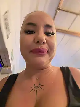 Snapshot of beautydiamond chatting on 06-27-26, 10:09 beautydiamond online show from 06-27-26, 10:09