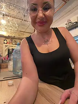 Snapshot of beautydiamond chatting on 07-18-26, 09:57 beautydiamond online show from 07-18-26, 09:57