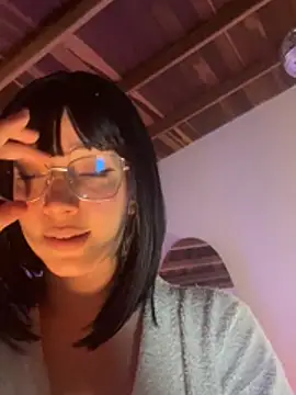 Snapshot of sweeet_peach chatting on 06-20-26, 05:54 sweeet peach online show from 06-20-26, 05:54
