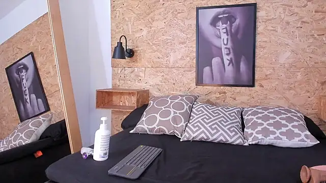 Snapshot of Elizabeth_Santos chatting on 03-19-25, 10:09 Elizabeth Santos online show from 03-19-25, 10:09